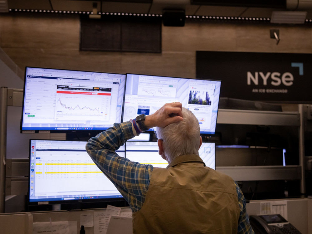 Navigiranje med Trumpovimi carinami in recesijo: Kako zaščititi portfelj?