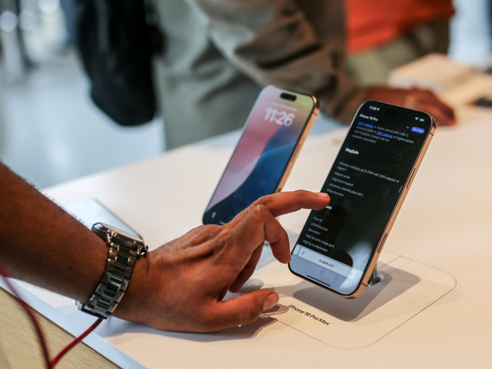 Trump na misiji: 'iPhone bo izdelan v ZDA!' Toda, zakaj to ni možno