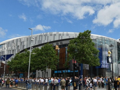 Spor med lastniki še poglablja katastrofalno sezono londonskega kluba