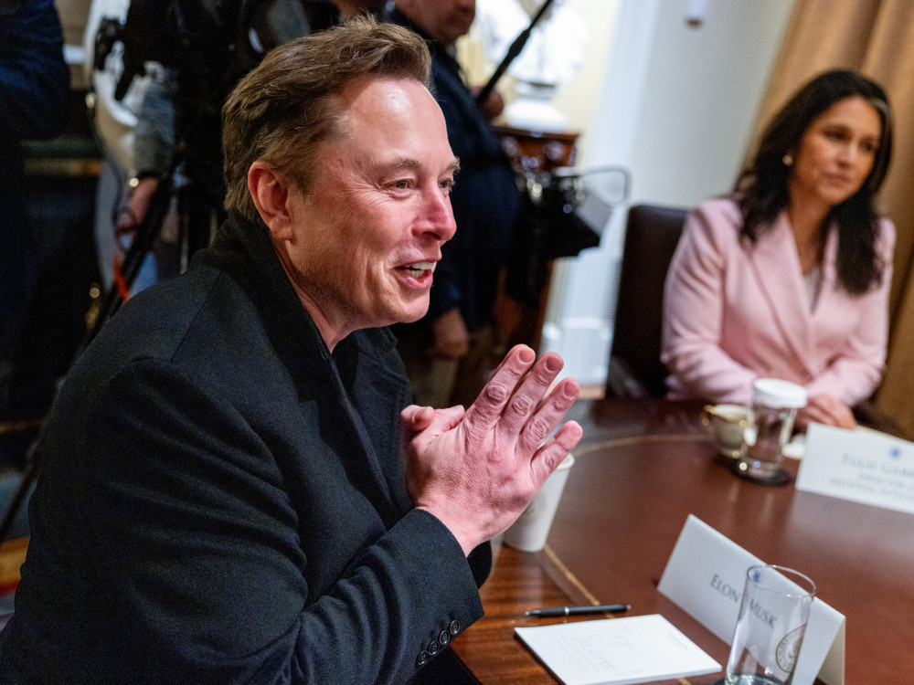 Pred objavo rezultatov Tesle rdeč alarm: Musk mora zapustiti Belo hišo