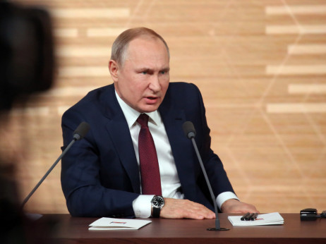 Top 5 novic za začetek dneva: Putin bi paradiral v miru