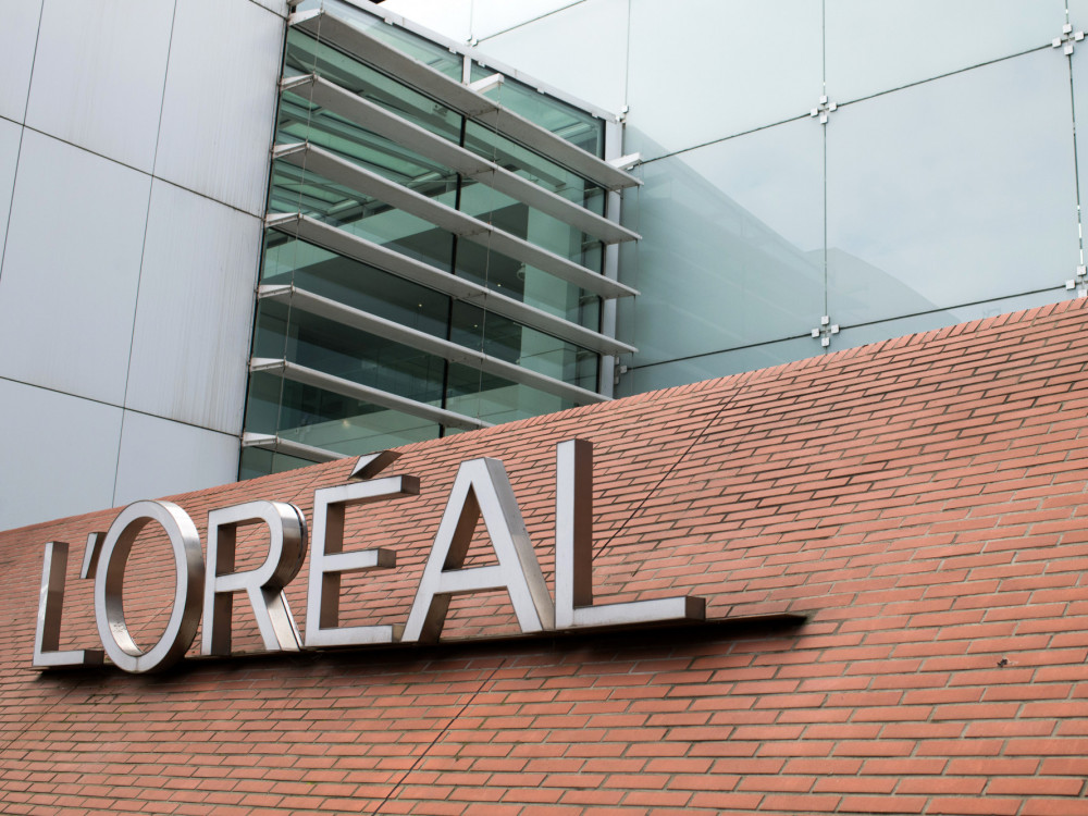 Francoski gigant še naprej dobro trži lepoto in dišave