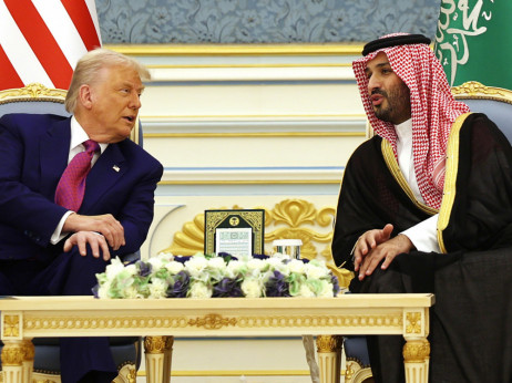Top 5 novic za začetek dneva: Vroči Trump z vročim kostanjem nazaj v ZDA