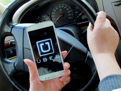 Uber v Sloveniji: Trn v peti taksistom, voznike že novačijo
