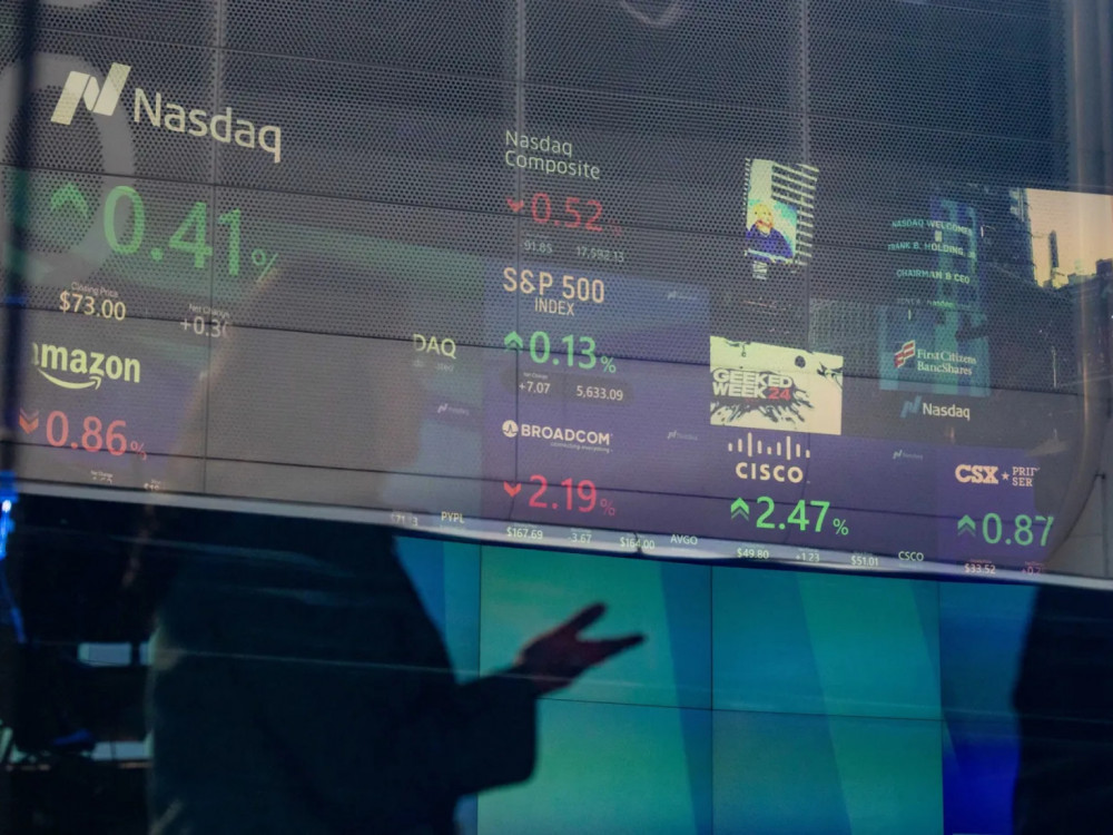 Borzni pregled: Bitcoin do novega rekorda, Wall Street v rdečem, cena zlata narašča