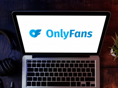 Ukrajinski milijarder prodaja OnlyFans za osem milijard dolarjev?