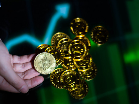 Bitcoin blizu rekorda: Kdaj bo dosegel 200 tisočakov?