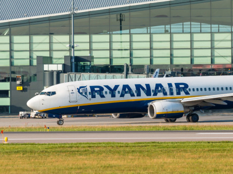 Ryanair na plečih višjega dobička zvišuje cilj števila potnikov