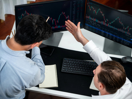 Top 5 novic za začetek dneva: Delnice, zlato, srebro in bitcoin: v razprodaji izpuhtele milijarde