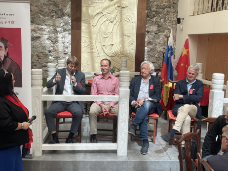 'Naučite se jezika, angleško govoreči Kitajec je 30 odstotkov dražji'