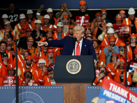 Zlato in obveznice: Trumpova strategija norosti proti Xijevi hoji po vrvi