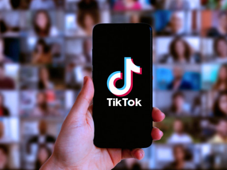Mali trg, veliki izzivi: slovenski TikTokerji gledajo čez mejo