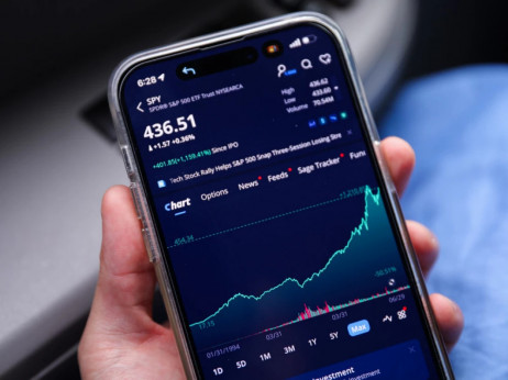 Kaj pomeni, da je delnica draga ali poceni? Vodnik po P/E in multiplikatorjih