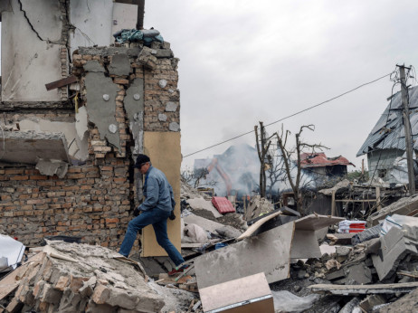 Ukrajina trdi, da je zadela rusko tovarno za predelavo plina in naftno rafinerijo