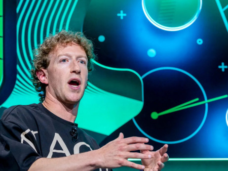 Zuckerberg osebno zaposluje novo 'superinteligentno' ekipo