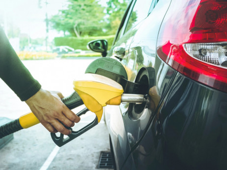 Jutri sprememba cen bencina in dizla