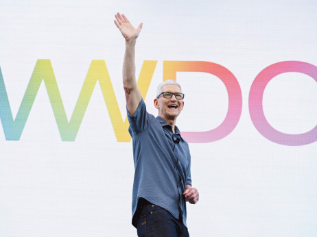 Apple predstavil Liquid Glass in AI-funkcije z OpenAI