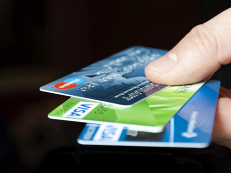 Obrestne marže se topijo, a banke ostajajo nadpovprečno dobičkonosne