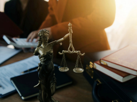 Odškodninski zahtevki in zastaralni roki – kdaj se zastaranje lahko pretrga in zadrži