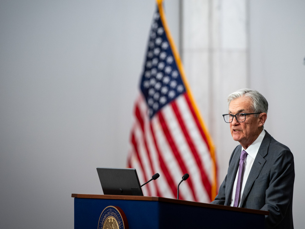 Powell vnovič poudarja, da ni potrebe po hitrem znižanju obresti