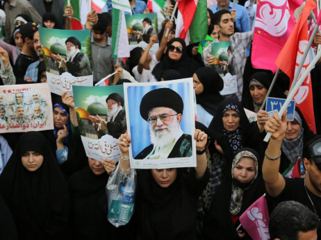 Pod škornjem Trumpa: kaj lahko sledi v Iranu?