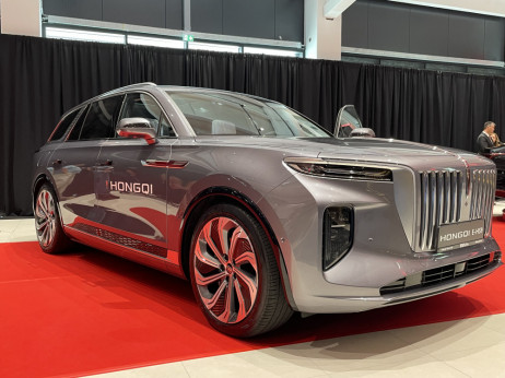 Kitajski 'rolls-royce', ki prevaža Xija, bo zdaj tudi Slovence