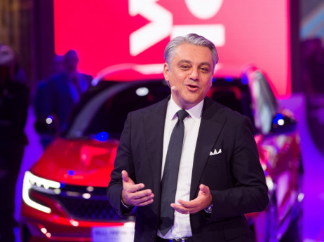 Renault bo začasno zamenjavo za De Mea imenoval prihodnji teden