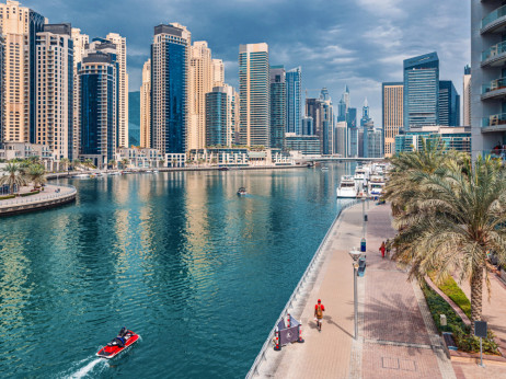 Dubaj po geopolitičnem šoku: do 700 evrov vsem, ki pripeljejo nove obiskovalce
