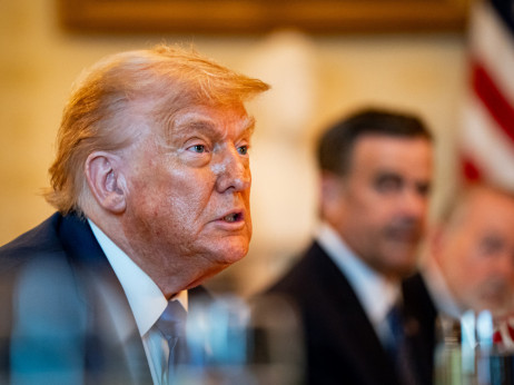 Top 5 novic za začetek dneva: Trump trese borze