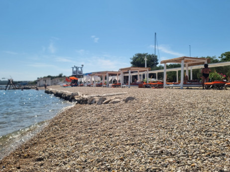 Prizori iz Hrvaške obale: podivjane cene in prazne plaže