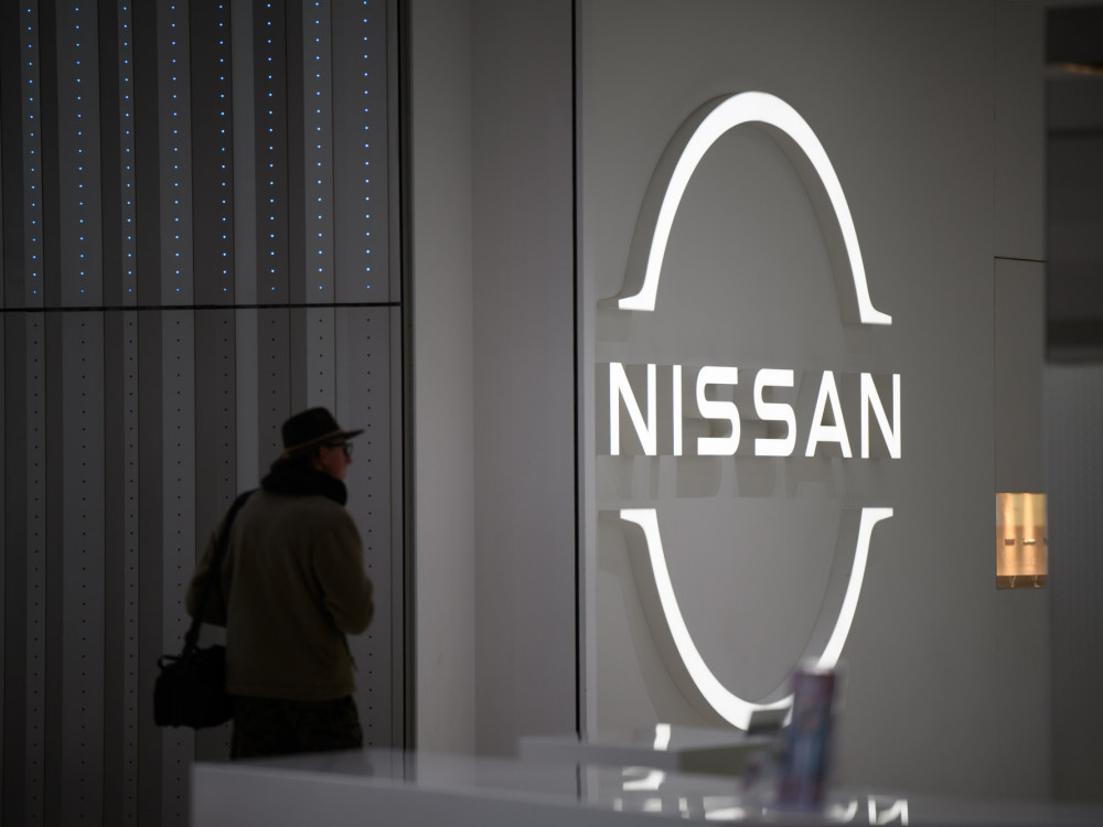 Mercedes-Benz prodaja delnice težavnega Nissana