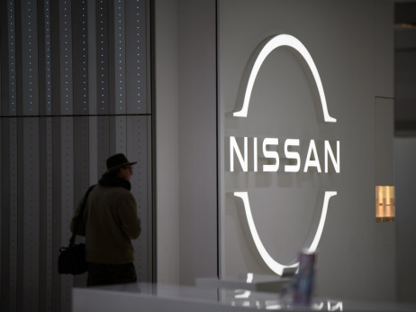 Mercedes-Benz prodaja delnice težavnega Nissana