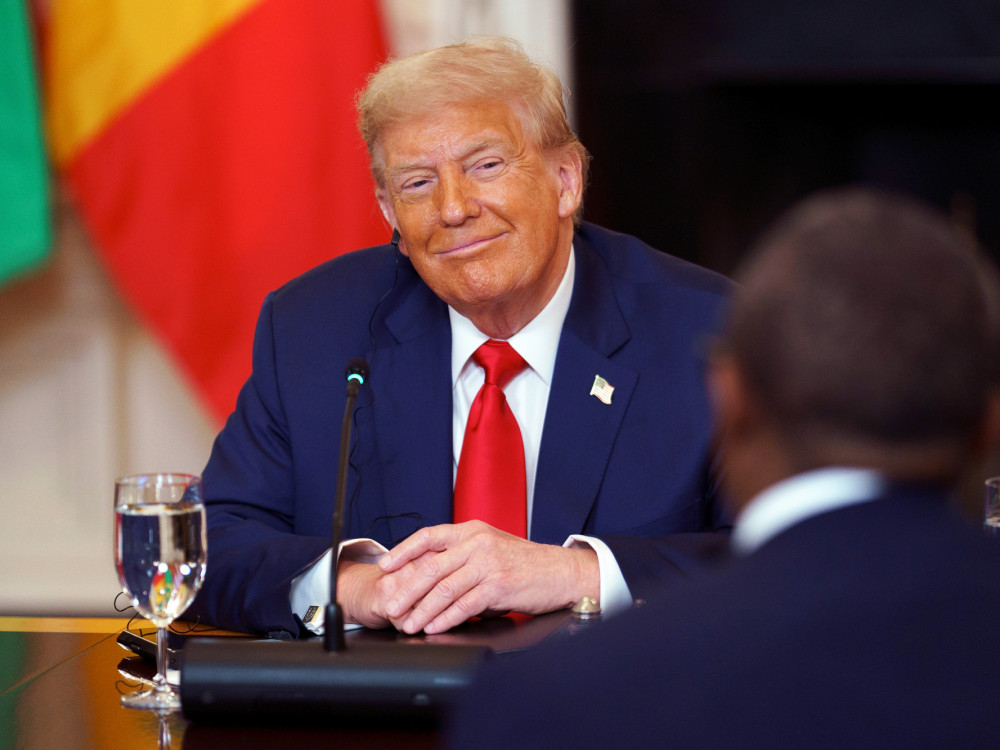 V objemu Pekinga: ali Trump Slovenijo potiska proti Kitajski?