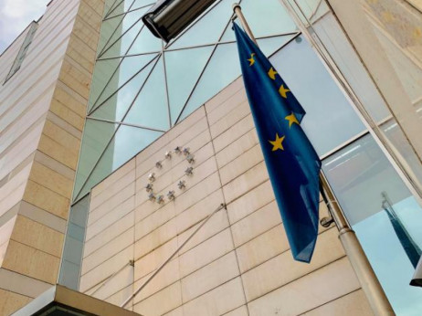 Končno: EU ima načrt za obrambo pred ZDA in Kitajsko, a čas se izteka