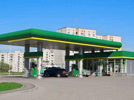 Vojna v Iranu se že odraža na slovenski maloprodaji