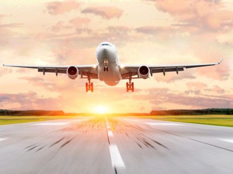 Slovo od poceni letov? Val podražitev ogroža dopustniške načrte