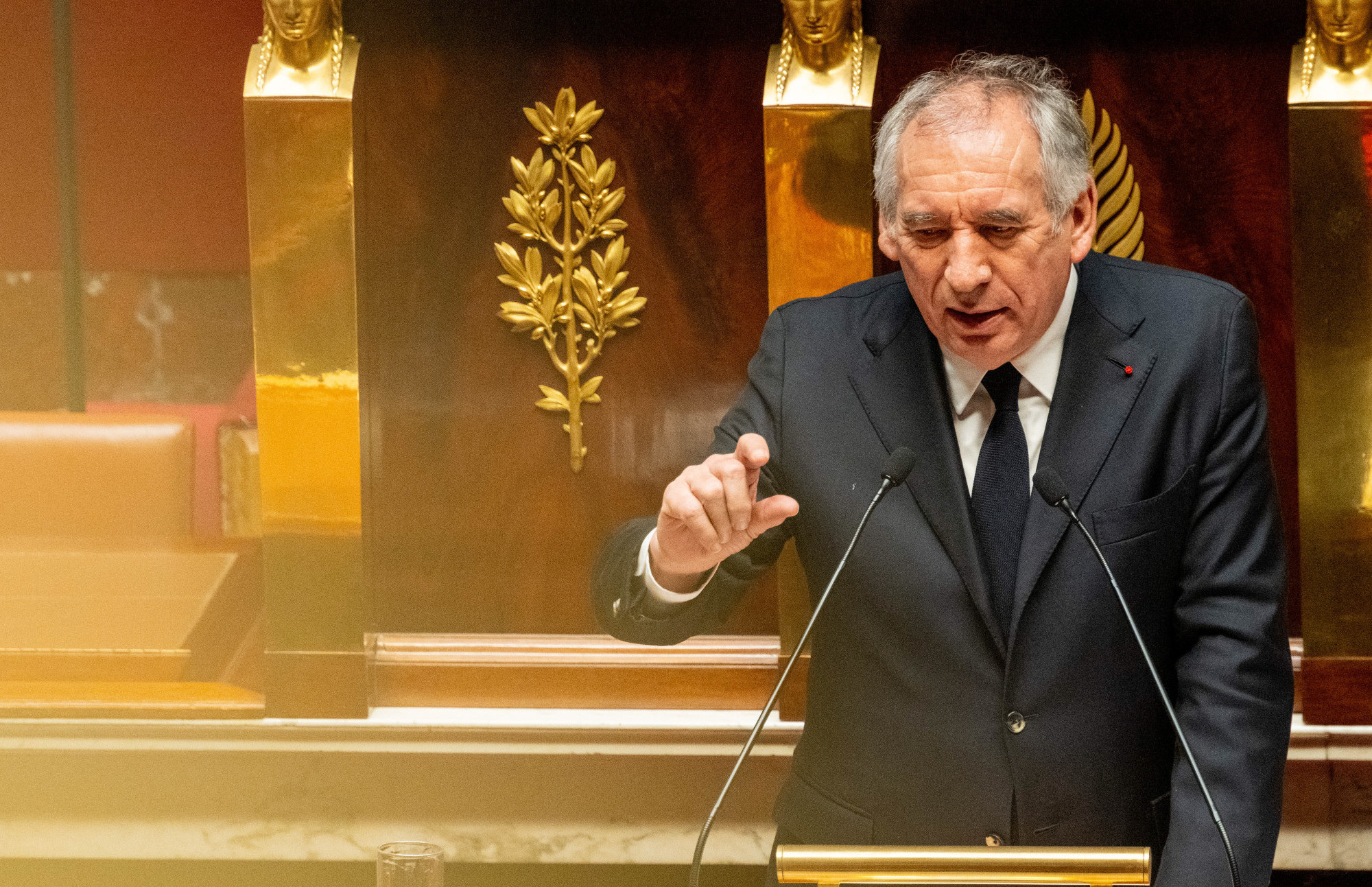 Vladna kriza maje francosko borzo in draži njen dolg