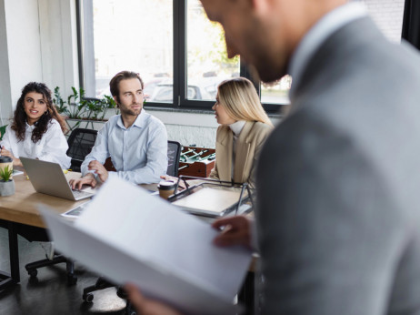 Dolžnik stanovanje pred izvršbo prepisal na hčerko. Kaj lahko stori upnik?