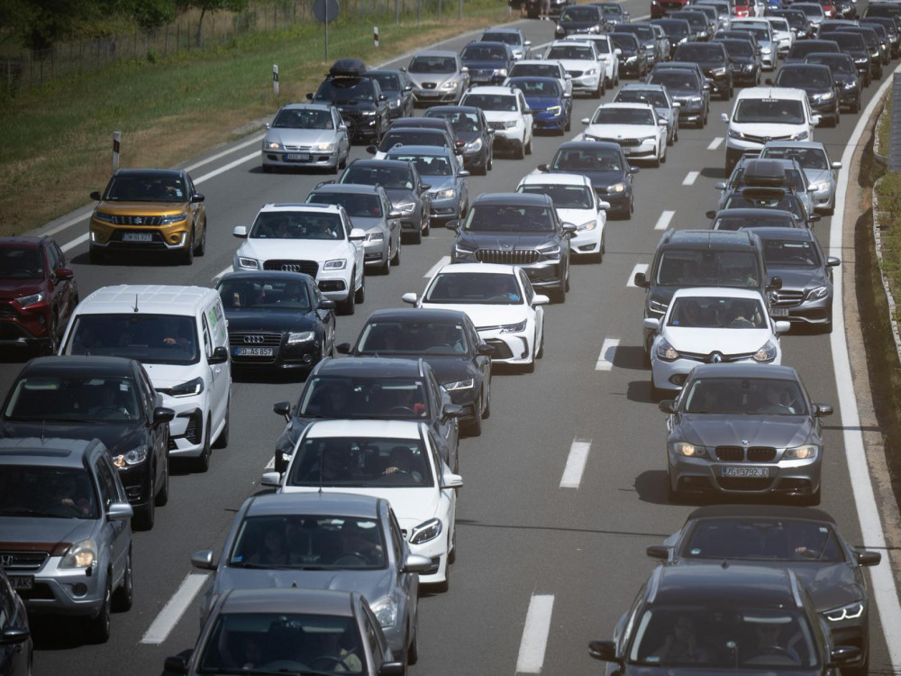 Pritiski na EU, naj preuči načrt prepovedi motorjev na fosilna goriva