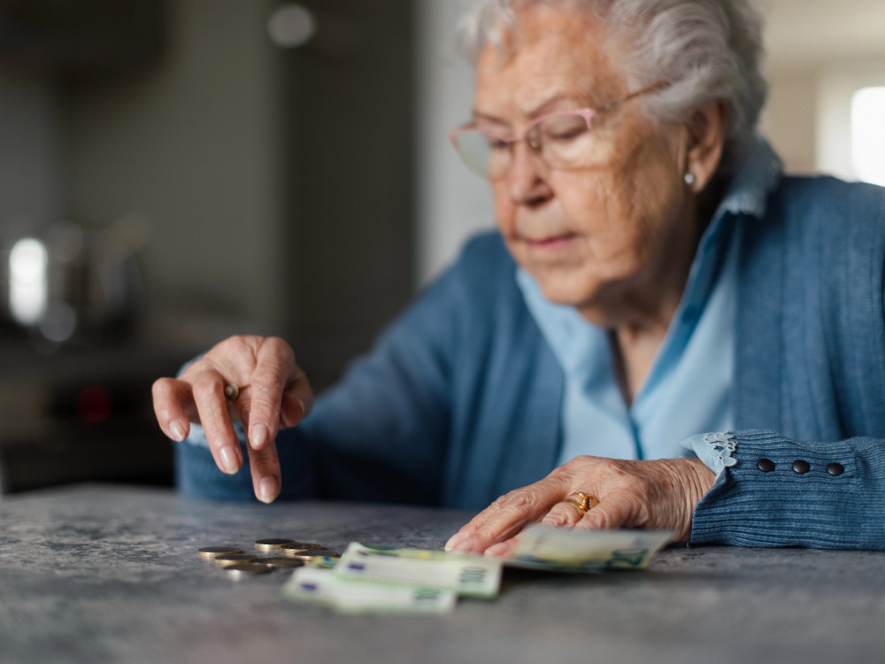 E-pismo: Pokojninska črna luknja