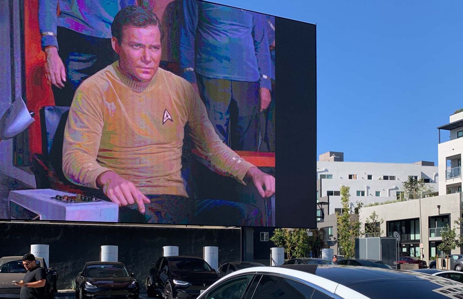 Obiskali smo prvo Teslino restavracijo v Los Angelesu. Kakšne so cene?