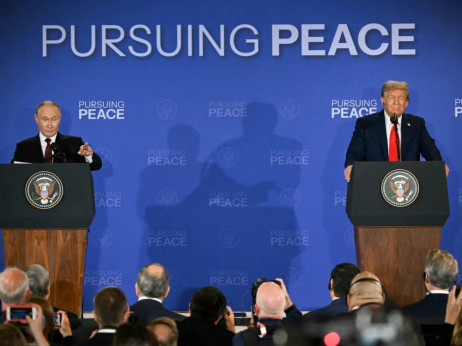 Trump po srečanju s Putinom odgovornost za dogovor naložil Zelenskemu