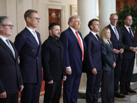 Zgodbe tedna: vojna v Ukrajini, 'prepočasni' Powell, delo upokojencev