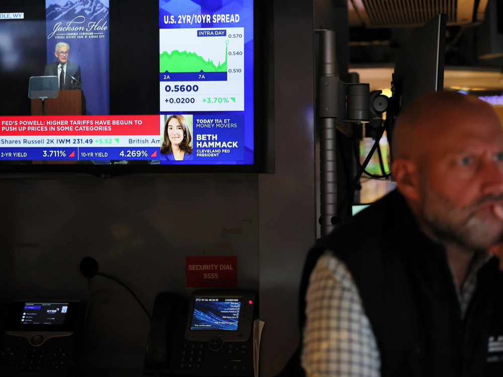 Wall Street se po Trumpovem sporu z Uradom za statistiko dela zanaša na zasebne podatke