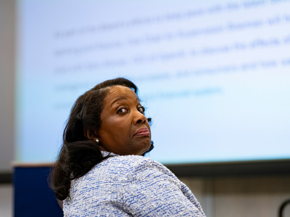 'Administrativna napaka': Kako se Lisa Cook bori proti Trumpu