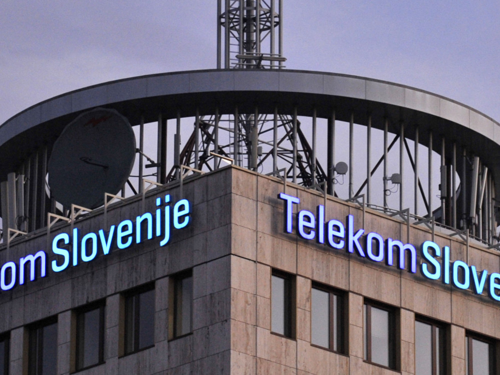 Imate delnico Telekoma Slovenije? Analitiki izpostavili močan udarec, ki ga utegne zadeti