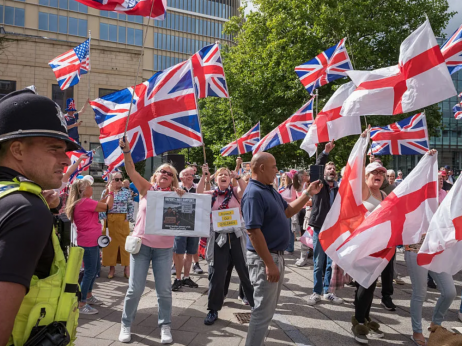 Ljudje na ulicah Londona zahtevajo spremembe migrantske politike
