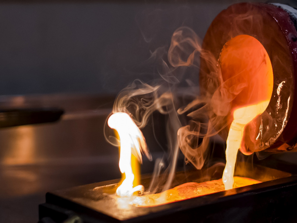 Analiza: zakaj je zlato na rekordu in kam lahko seže cena?