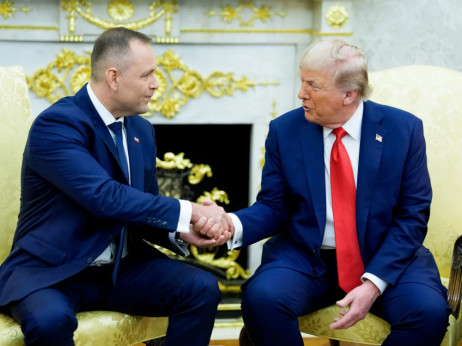 Trump obljubil, da ne bo umaknil vojakov iz Poljske