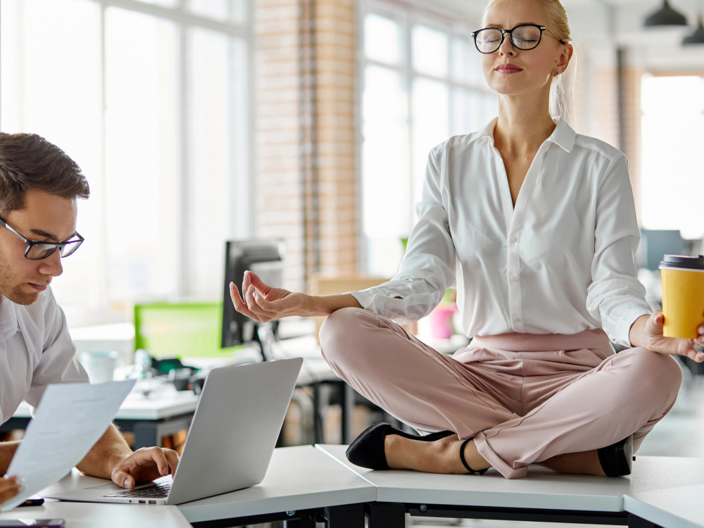 Ko nas dopust vrže iz tira – kako se vrniti na delo po počitnicah